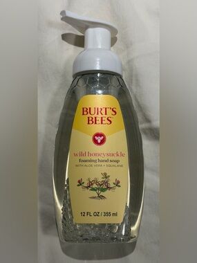 ✨New✨ Burt's Bees: Wild Honeysuckle Foaming Hand Soap – 355 mL